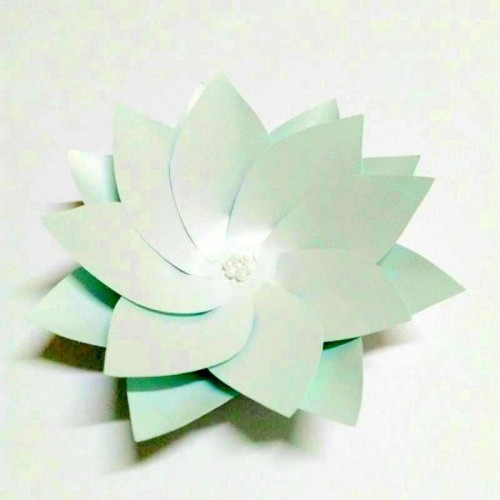 Бумажный цветок "Льдинка" 